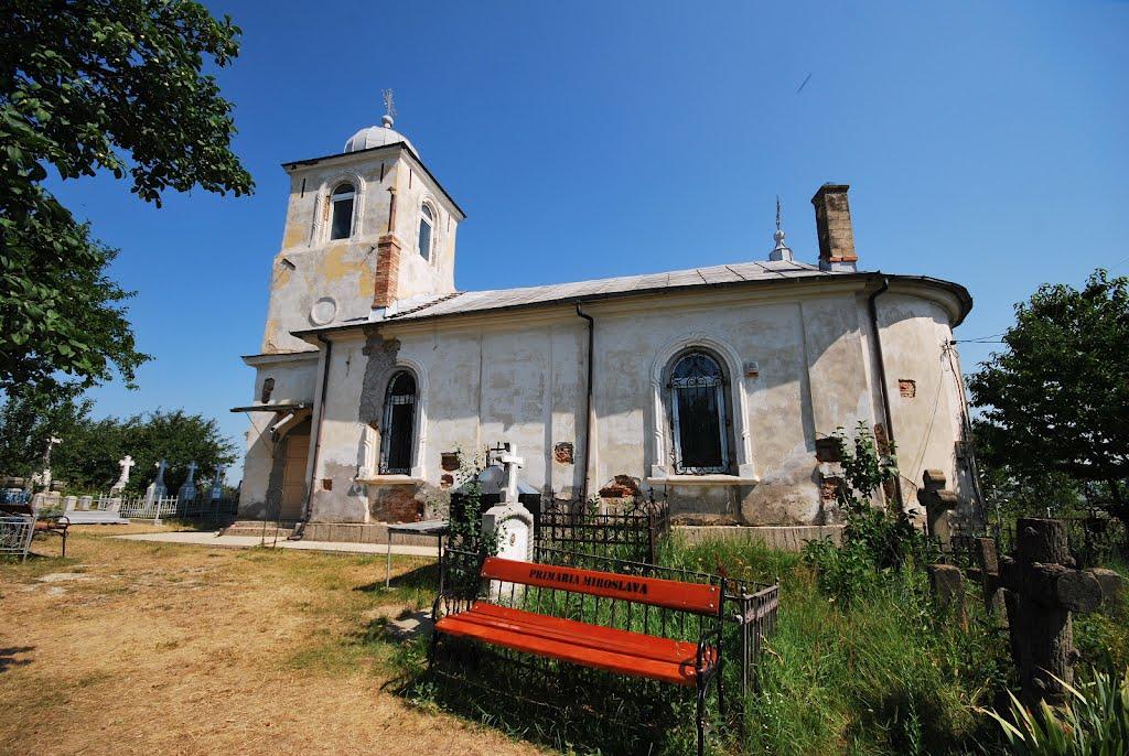Biserica - vedere exterioară in 2014