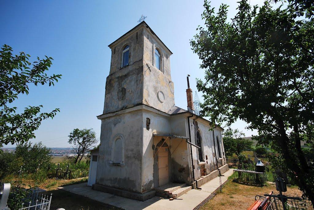 Biserica - vedere exterioară in 2014