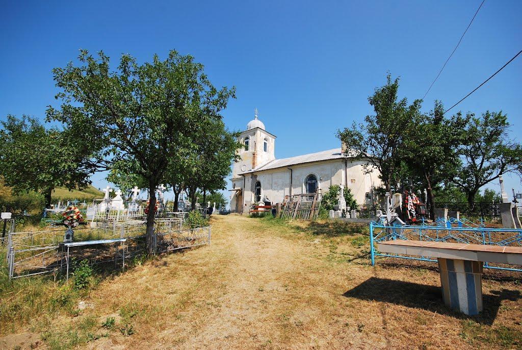 Biserica - vedere exterioară in 2014